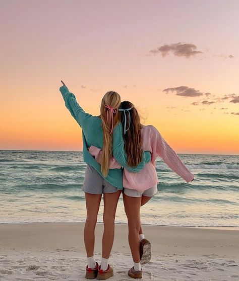 Chilly Beach Day Outfit, Fall Mood Board, Friend Photoshoot, Instagram Pictures, Spring Break, Beach Trip, Beach Day, Outfit Of The Day, My Girl