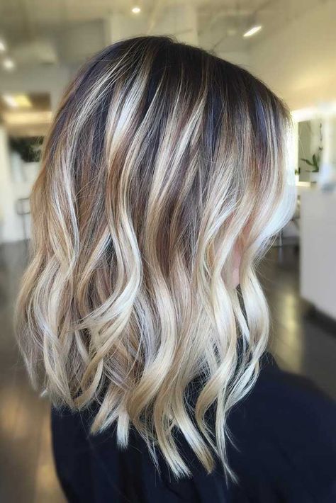 The Perfect Combination of Blonde & Brown picture 3 Blonde And Brown Hair, Blonde Bayalage, Long Bobs, Hairstyles Wavy, Wavy Bob Hairstyles, Medium Bob Hairstyles, Wavy Bob, Balayage Blonde, Long Bob Haircuts