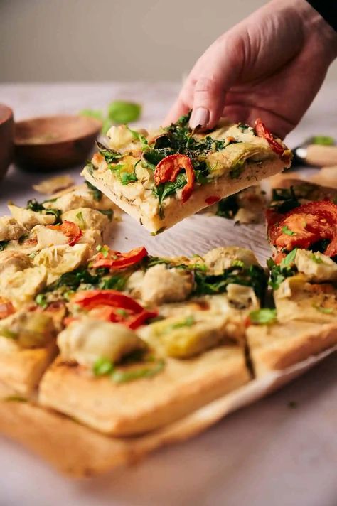 Someone helping themselves to an artichoke slice of pizza. Spinach Artichoke Pizza, Homemade Pizza Recipe Easy, Marinated Artichoke Hearts, Artichoke Pizza, Crispy Pizza Crust, Flatbread Pizza Recipes, White Pizza Recipes, Perfect Baked Potato, Homemade Flatbread