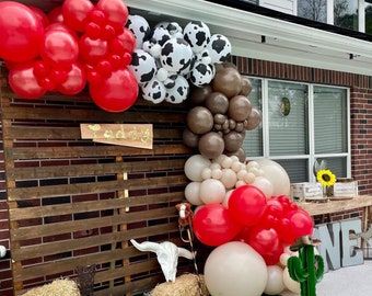 Rodeo Balloon Arch, Cowboy Birthday Party Decorations, Cowboy First Birthday, Cowboy Themed Birthday Party, Wild West Birthday, Theme First Birthday, Rodeo Birthday Parties, Cowboy Theme Party, Western Birthday Party