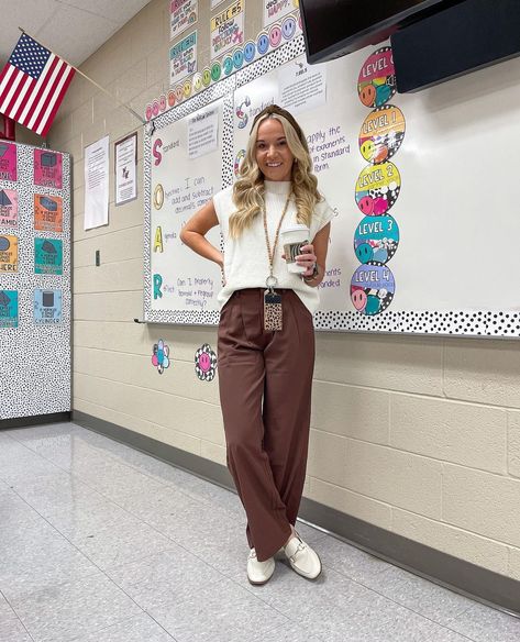 Buisness Casual Women Outfits Teacher, Work Teacher Outfits Women, Education Student Outfit, School Job Outfit, Size 12 Business Casual, Teacher Trouser Outfit, Mom Classy Outfits, Casual Work Outfits Black Pants, Teacher Outfits Without Jeans