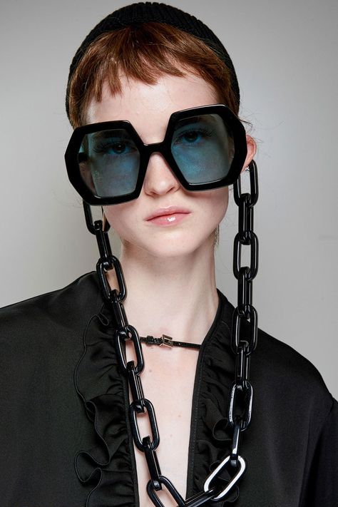 Gucci SS20 sunglasses chains at MFW | Vogue India Big Sunglasses Women, Sunglass Photoshoot, Milan Fashion Week Spring 2020, Gucci Runway, Gender Fluid Fashion, Gucci Spring, Fashion Week Spring 2020, Sunglasses Chain, Backstage Runway