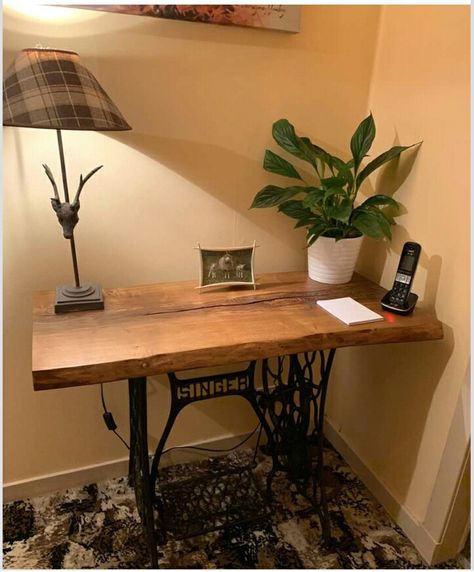 Old Sewing Machine Table Ideas, Sewing Machine Desk, Antique Sewing Machine Table, Old Sewing Machine Table, Singer Sewing Machine Table, Sewing Machine Tables, Sewing Machine Table, Old Sewing Machines, Antique Sewing Machines