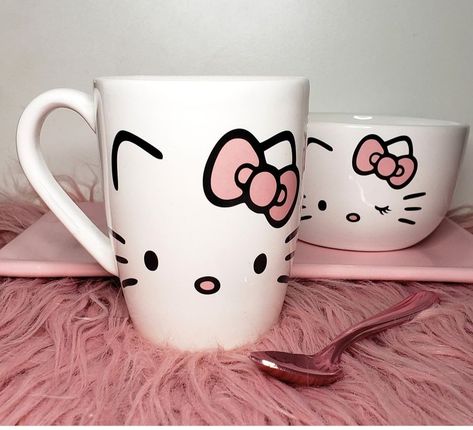 Painting Mugs, Hello Kitty Mug, Diy Pottery Painting, Pretty Mugs, Diy Pottery, Hand Painting, Pottery Painting, Mug Designs, Hello Kitty