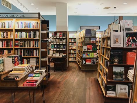 Bookstore Interior Design, Bookstore Interior, Bookshop Ideas, Small Bookstore, Mcnally Jackson, Bookstore Ideas, Interesting Facts About Yourself, Retail Concepts, Book Store