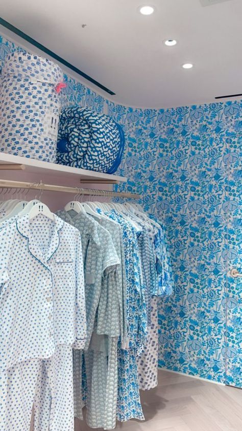 #rollerrabbit Preppy Closet Organization, Nyc Preppy, Preppy Closet, Rabbit Wallpaper, Blue Preppy, Rabbit Collection, Rabbit Cake, Preppy Girls, Cute Pjs