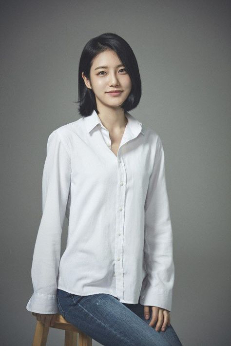 Female lead Shin Ye Eun of popular web drama 'A-Teen' officially signs with JYP Entertainment Kim So Hyun Fashion, Shin Ye Eun, Shin Yeeun, Korean Street Fashion Men, Jyp Entertainment, Web Drama, Asian Short Hair, Seoul Fashion Week, Seoul Fashion