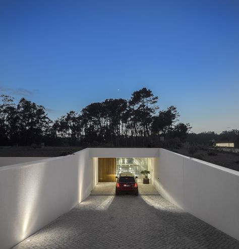 Cork House, Underground Garage, Luxury Garage, Underground Homes, Modern Garage, Minimalist Apartment, Tower House, Garage Design, Garage House