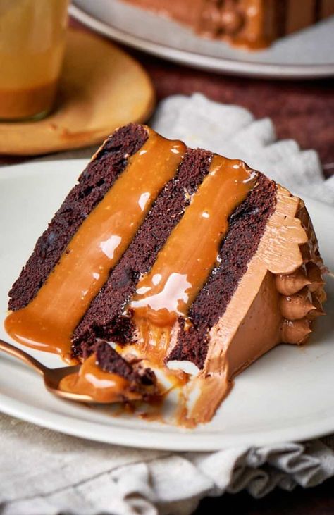 Chocolate Caramel Cake is a moist and fluffy chocolate cake layered with a salted caramel sauce! No milk, no eggs, and no butter needed- It's made in one bowl and ready in 30 minutes- vegan and gluten free! Fluffy Chocolate Cake, Caramel Cake Recipe, Chocolate Caramel Cake, Salted Caramel Cake, Sugar Free Cake, Cake Frosting Recipe, Caramel Desserts, Vegan Caramel, Layer Cake Recipes