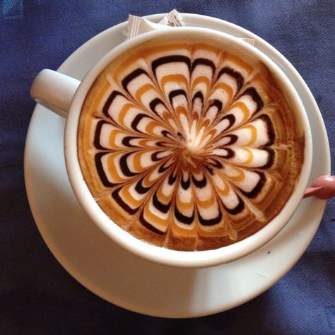 Cameron Core, Coffee Latte Art, Coffee Gif, Coffee Mate, Coffee Latte, Latte Art, Coffee Art, Coffee Addict, Coffee House