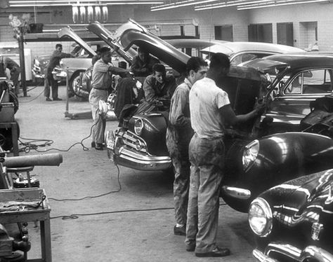 Eagle Equipment in 1954. THINGS WERE A LOT DIFFERENT 60 YEARS AGO ... 1950s Mechanic, Vintage Auto Shop, Mechanic Photoshoot, Mechanics Aesthetic, Vintage Mechanics, Auto Mechanics, Car Dealerships, Vintage Automobiles, Traditional Hot Rod