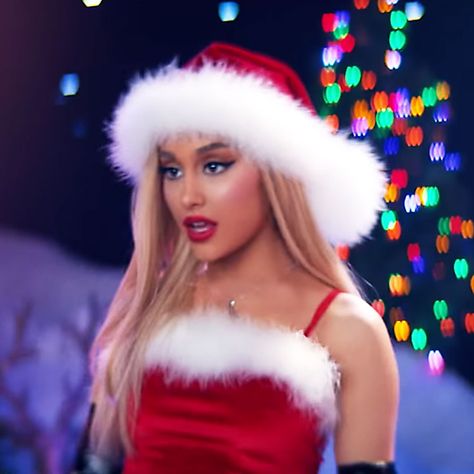 Ariana Grande’s ‘Christmas and Chill’ Album Explained Mean Girls Christmas, Ariana Grande Album, Thank U Next, Ariana Grande Fans, Estilo Indie, Ariana Grande Photos, Ariana Grande Pictures, Ariana G, Christmas Icons