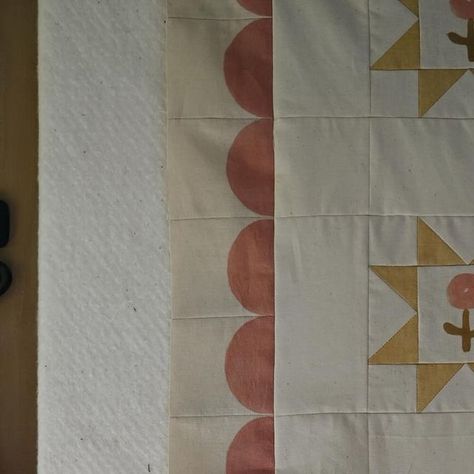 Sara Buscaglia on Instagram: "Gave her a scalloped border. I normally piece my scallops but I printed these and I’m quite happy with the result! Printing with natural dyes is a whole new world that’s got me all shook up in the best kinda way." Scalloped Quilt, Scalloped Border, Quilt Border, Whole New World, A Whole New World, Quilt Inspiration, Modern Quilts, Sewing Inspiration, Natural Dyes