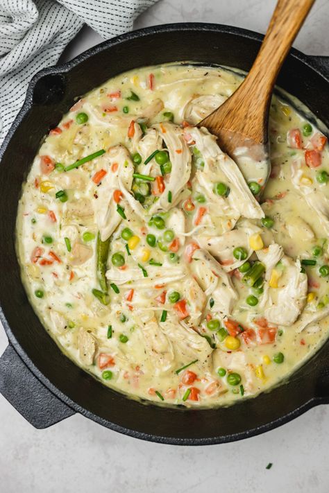 Easy Healthy Chicken Pot Pie Recipe, Chicken Pot Pie Filling Easy, Healthy Chicken Pot Pie Filling, Clean Chicken Pot Pie Recipe, Keto Crustless Chicken Pot Pie, Keto Pot Pie Recipe, Crustless Chicken Pot Pie Low Carb, One Pot Chicken Pot Pie, Low Carb Chicken Pot Pie Casserole