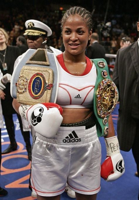 Laila Ali Boxing, Layla Ali, Ali Boxing, Laila Ali, Mohamed Ali, Cult Of Personality, Muhammed Ali, Female Boxers, Professional Boxer