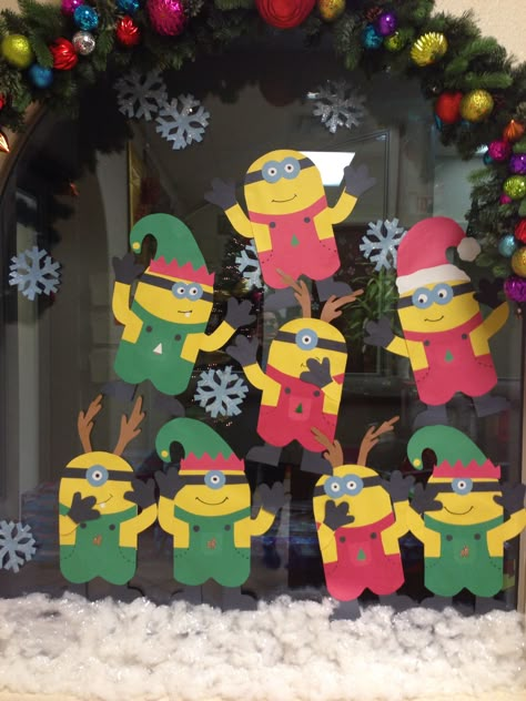 Christmas minions wall decoration Minion Classroom, Minions Christmas, Theme House, Christmas Door Decorating, Minion Christmas, Christmas Doors, Christmas Door Decorating Contest, Christmas Classroom Door, Minion Theme