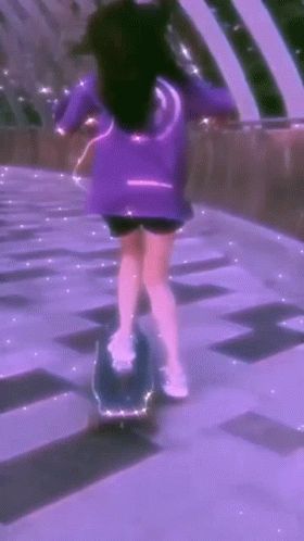 Arte Glitter, Photographie Indie, Filmy Vintage, Skate Girl, Badass Aesthetic, Skateboard Girl, Iphone Wallpaper Tumblr Aesthetic, Aesthetic Indie, Clipuri Video