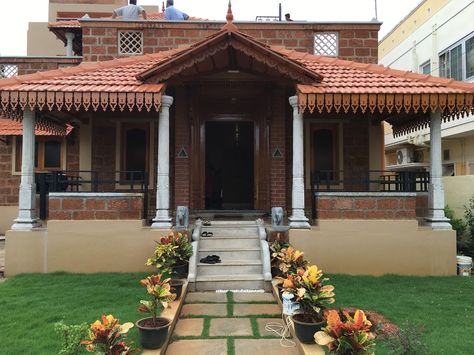 Photo in Vernacular Architecture - Google Photos Laterite Stone, Chettinad House, Old Style House, Kerala Traditional House, Architecture Courtyard, Heritage Architecture, Stone Buildings, Rooms Design, Courtyard House Plans