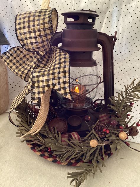 Farmhouse Lantern Decor Ideas, Old Lantern Decor Ideas, Country Primitive Decorating, Primitive Decorating Country Craft Ideas, Antler Decor, Primitive Decor, Rustic Lantern Decor, Rustic Lantern Centerpieces, Christmas Lantern Ideas