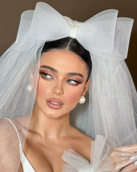 Wedding Makeup Photoshoot, Wedding Makeup Full Glam, Vibrant Makeup, Glam Wedding Makeup, Event Makeup, Classy Wedding Dress, Curly Hair Styles Easy, Bridal Makeup Looks, Models Makeup