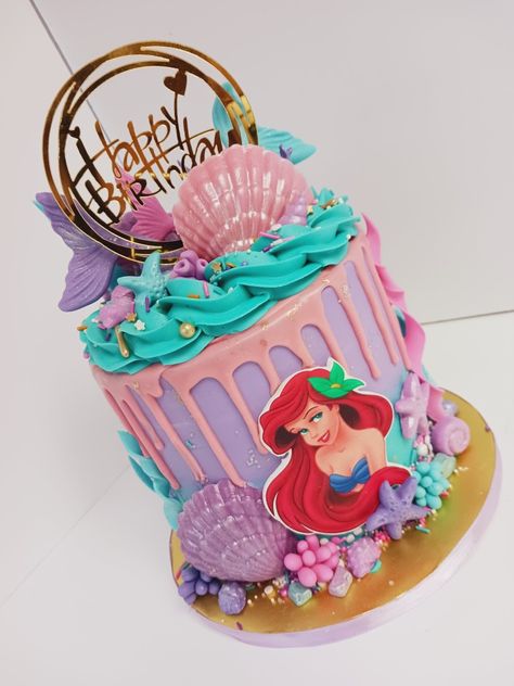 Ariel Two Tier Cake, Ariel Themed Birthday Cake, Black Little Mermaid Cake, Cake Ariel Mermaid, Ariel The Little Mermaid Birthday Party, Ariel Birthday Party Cake, Little Mermaid Cake Ideas, Ariel Cake Ideas, The Little Mermaid Birthday Cake