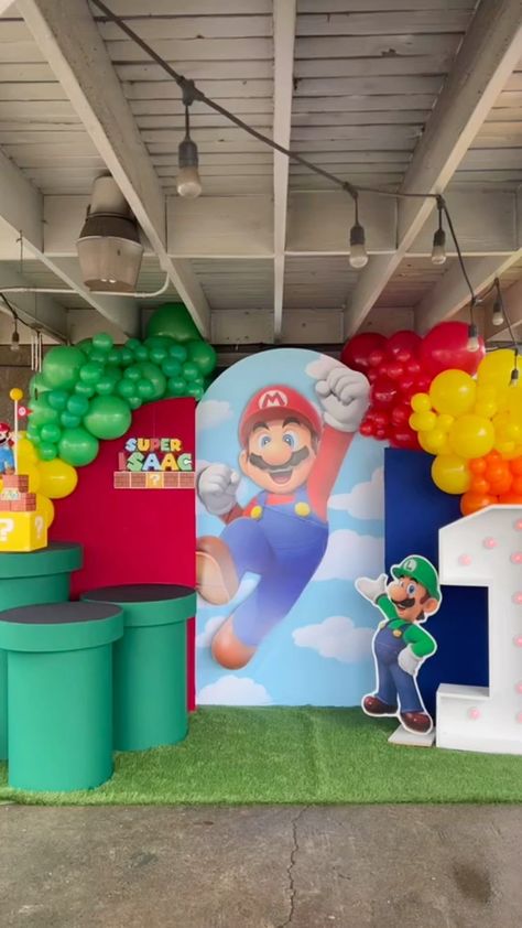 Event Pixie | One of our favorites Super Mario theme 🏗️ This set up features: - Custom Backdrop - Custom Centerpieces ＮＯＷ ＢＯＯＫＩＮＧ！ ꜱᴛᴀᴛᴇᴍᴇɴᴛ… | Instagram Super Mario Party Backdrop, Mario Birthday Backdrop, Super Mario Bros Party Backdrop, Mario Kart Backdrop, Mario And Luigi Backdrop, Super Mario Brothers Birthday, Mario Bros Birthday Party Ideas, Mario Y Luigi, Super Mario Bros Birthday Party