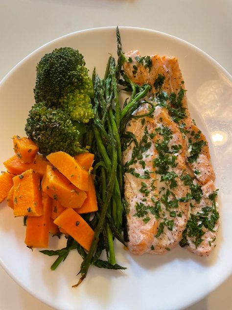 . #Salmon_And_Sweet_Potatoes #Sweet_Potato_And_Broccoli #Potato_And_Broccoli #Wild_Asparagus Fish Dinners Healthy, Salmon And Sweet Potatoes, Broccoli And Salmon, Salmon With Sweet Potato, Salmon Veggies, Salmon And Veggies, Salmon With Asparagus, Salmon Broccoli, Wild Asparagus