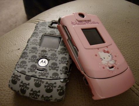 Instagram photo by she/her • May 26, 2021 at 12:26 PM Flip Phone Aesthetic, Charmmy Kitty, Retro Gadgets, Retro Phone, Gadgets Technology Awesome, Flip Phone, Old Phone, Flip Phones, Hello Kitty Items