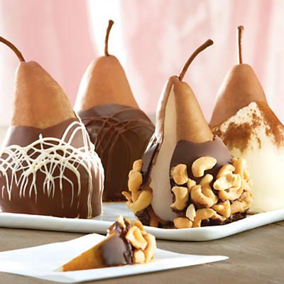 Chocolate Covered Pears, Gourmet Apples, Chocolate Dipped Fruit, Caramel Dip, Chocolate Covered Fruit, Pear Recipes, Chocolate Sweets, Gourmet Chocolate, Chocolate Caramel