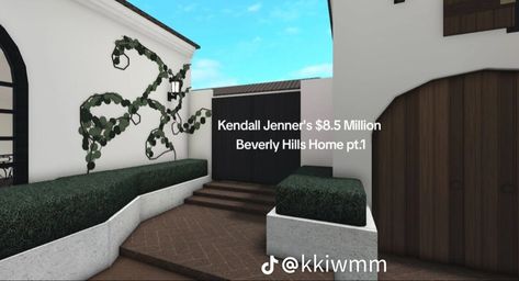 Bloxburg House Build, Kendall Jenner House, Bloxburg Rooms, Bloxburg Building, Kardashian Home, Jenner House, Hampton Home, Bloxburg Houses, Bloxburg Builds