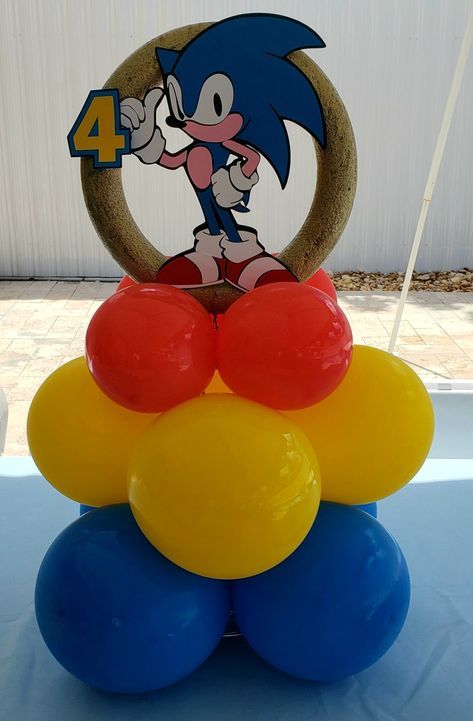 Diy Sonic Centerpieces, Sonic The Hedgehog Birthday Decorations, Sonic 4th Birthday Party Ideas, Sonic Amy Birthday Party, Sonic Pool Party Ideas, Sonic Birthday Centerpiece, Sonic Theme Birthday Party Decorations, Sonic And Tails Birthday Party, Sonic Balloon Arch