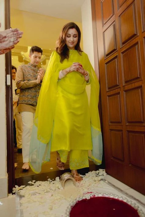 January Dress, Raghav Chadha, Udaipur Wedding, Long Kurti Designs, Ganesha Pictures, Traditional Indian Outfits, Parineeti Chopra, Kurti Design, Stylish Party Dresses