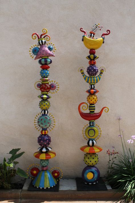 Garden Art Diy Whimsical, Quirky Sculpture, Pottery Totems, Pottery Totem, Totem Ideas, Ceramic Totem, Totem Pole Art, Garden Totem, Art Pole