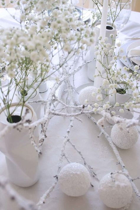 Winter Wonderland Tablescape, Diy Winter Wonderland, Christmas Decorations Australian, Frozen Birthday Decorations, Church Christmas Party, How To Make Glitter, Diy Snow, Winter Garland, Christmas Branches