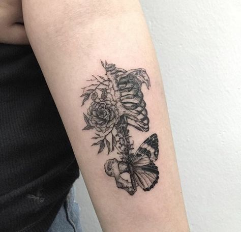 rib cage butterfly flower Hongdam Tattoo, Tatuaje Cover Up, Anatomy Tattoo, Nurse Tattoo, Bone Tattoos, Skeleton Tattoos, Inspiration Tattoos, Home Tattoo, Aesthetic Tattoo