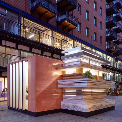 A tiny library clings onto this miniature cabin, which has been built by architect Sam Jacob and MINI for this year's London Design Festival. Micro Library, Tiny Library, Glass Pavilion, Green Facade, Studio Build, Modernist Architects, Library Architecture, London Architecture, Micro House