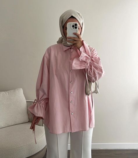 İnstagram: @ella.garage White Chemise Outfit Hijab, Chemise Outfit Hijab, White Chemise Outfit, Chemise Outfit, White Chemise, Hijab Fashion Summer, Hijabi Outfit, Modest Outfit, Hijab Outfits