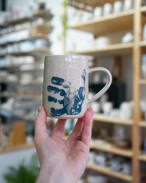 👋 BABY HANDPRINT DAY 👋 Saturday 25th May, 10.30 - 2pm. Drop into the Gobbins Centre or secure your spot now by booking online ♥️ I cherish my little Jack handprint mug, the perfect keepsake and timed to make a unique Father’s Day gifts those ones can be hard to think of 👏👏👏 Find out more on my website/book your spot. Please share with friends and family as this will likely be the last opportunity this year to get yourself a special hand print mug 🥰 Fathers Day Ceramic Ideas, Ceramic Fathers Day Gifts, Fathers Day Pottery, Handprints On Coffee Mugs, Father’s Day Painted Ceramics, Handprint Mug, Father’s Day Mugs Diy, Father’s Day Mug, Baby Handprint