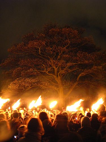 Festival del fuego en Edimburgo Deep Books, Fire Festival, Best Holiday Destinations, Retreat Center, Celtic Mythology, Three Rivers, Beltane, Summer Solstice, British Isles