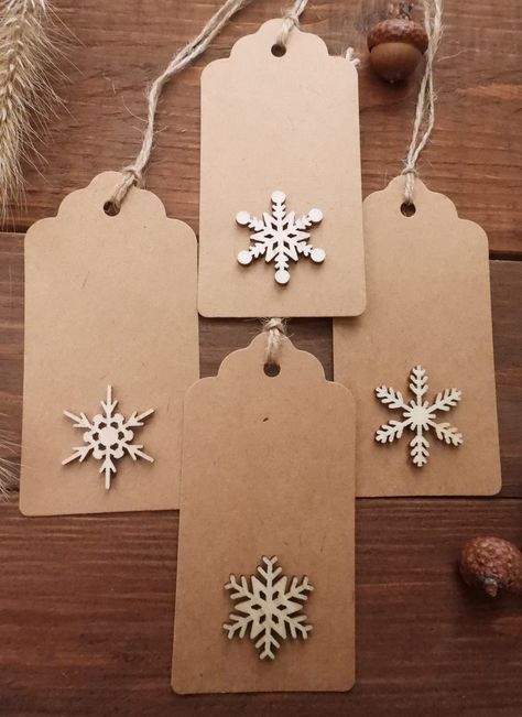 4 x Natural Rustic Kraft Card Large Gift Tags with Wooden Snowflake Shapes - Suitable for all occasions. Stunning as unique, seating plan labels, wedding favours, venue decorations, memory tree labels /decorations.  As in nature, the designs of your snowflakes will all be different - no two are alike! There are also matching items available for these in our range - please see our other listings. Also available in sets of ten in our Etsy Shop. These gift tags are specifically left text free, to e Snowflake Shapes, Large Gift Tags, Christmas Gift Tags Diy, Xmas Tags, Wooden Snowflakes, Memory Tree, Snowflake Shape, Gift Tags Diy, Handmade Gift Tags