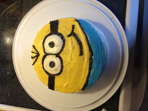 Minion cake I made for my son's 10th birthday Minion Birthday Cake Easy, Easy Minion Cake, Homeade Cake, Birthday Minion, Cakes Funny, Minion Birthday Cake, Birthday Things, Birthday Baking, Minion Cake