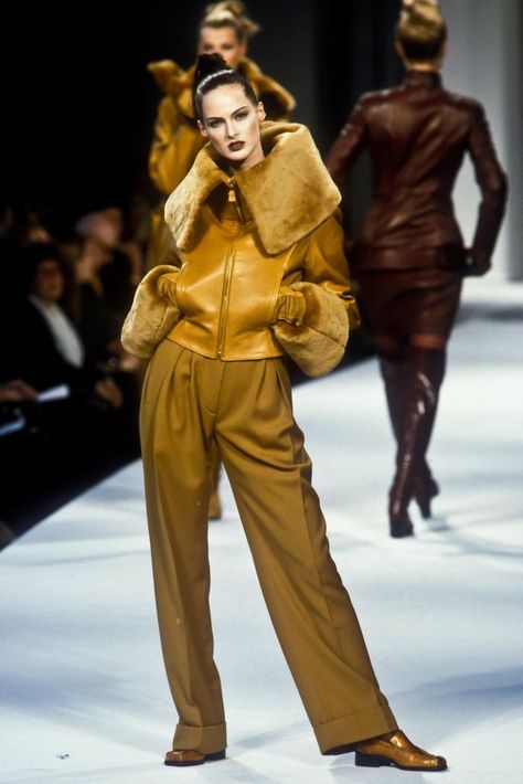 Montana Fall, Claude Montana, 90s Runway Fashion, Vintage Runway, High Fashion Editorial, Couture Runway, Fancy Outfits, Looks Style, Fashion Details