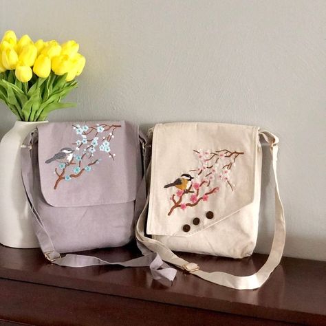 Embroidery Clothing, Rustic Fabric, Handmade Fabric Bags, Linen Tote Bag, Bags Sewing, Diy Embroidery Designs, Diy Bag Designs, Tote Bags Sewing, Floral Purse