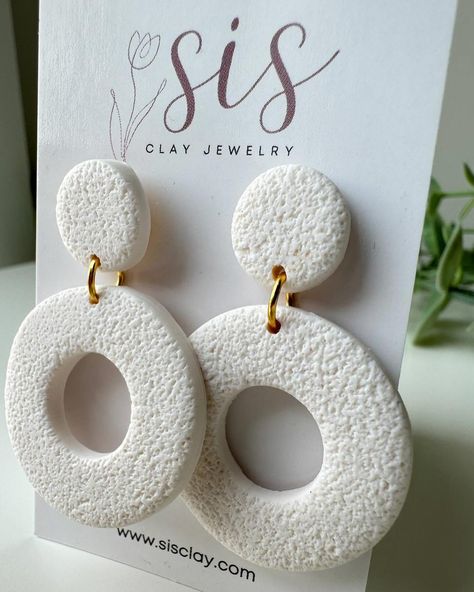 Vogue earrings and all its colors . What’s your favorite one? Limestone Texture, White Clay Earrings, White Polymer Clay Earrings, Clay Texture, Donut Shape, Polymer Clay Jewelry Diy, Clay Jewelry Diy, Diy Creative Crafts, White Clay