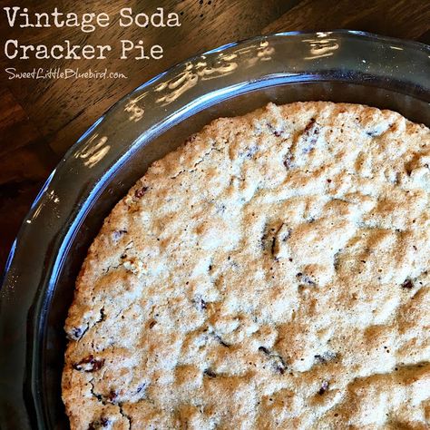 Soda Cracker Pie Recipe, Soda Cracker Pie, Pie With Whipped Cream, French Coconut Pie, Cracker Dessert, Strawberry Vintage, Cracker Pie, Soda Crackers, Cranberry Cake