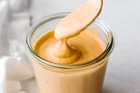 Chipotle sauce is an easy way to add smokiness, heat, and zesty flavor to tacos, fajitas and other recipes! Burrito Sauce Recipe, Burrito Sauce, Fish Taco Sauce, Big Mac Sauce, Cashew Sour Cream, Chipotle Crema, Mac Sauce, Dried Chili Peppers, Taco Sauce