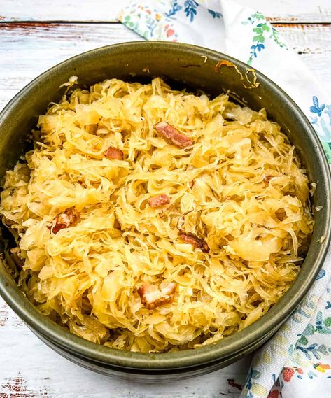 Easy Baked Sauerkraut with Apples & Bacon - Cook What You Love Sauerkraut With Apples, Baked Sauerkraut, Pork Loin Slow Cooker, Easy Sauerkraut, Slow Cooker Pork Loin, Pot Roast Crock Pot Recipes, Pork Loin Roast Recipes, German Foods, Food Traditional