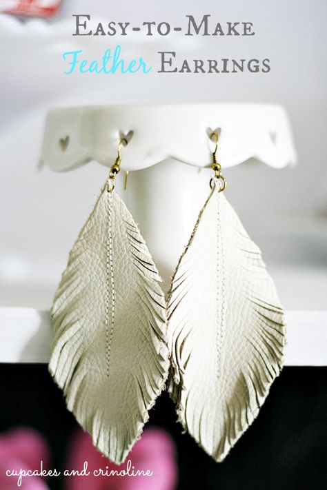 Feather Leather Earrings from Cupcakes and Crinoline Diy Leather Feather Earrings, How To Make Leather, Diy Leather Earrings, Leather Jewellery, Leather Scraps, Basic Jewelry, Craft Tutorial, Earring Patterns, Diy Schmuck