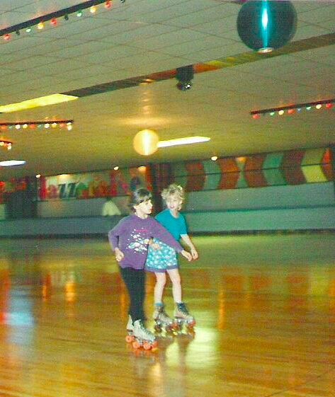 Listened to pop tunes while twirling in circles in an indoor skating rink. | 14 Things You Probably Did If You Went To A Birthday Party In The '90s Noughties Aesthetic, Skating Rink Aesthetic, 80s Roller Rink, 80s Entertainment, Roller Skating Rink, Kids Roller Skates, Memory Design, Nostalgia Aesthetic, Roller Rink