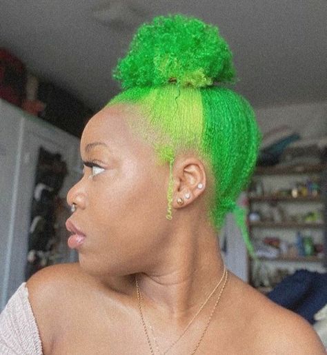 Dyed African Hair, Green Natural Hair Black Women, Colored 4c Hair, 4c Dyed Hair Natural, Dyed Afro Hair 4c, Green Natural Hair, Rainbow Afro, Dyed Curly Hair, Cute Hair Colors